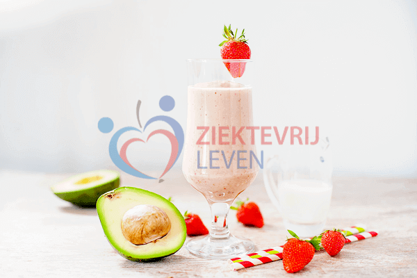 Koolhydraatarme Smoothie met Aardbei & Avocado (Snel Recept)