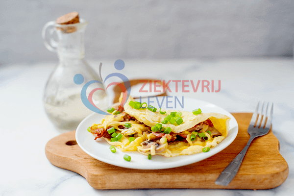 KHA-Omelet-(10) Koolhydraatarm Omelet Recept met Kaas (Heerlijk als Ontbijt & Lunch)