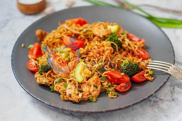 Lekkere Koolhydraatarme Bami Goreng met Kip (Gezond Recept)