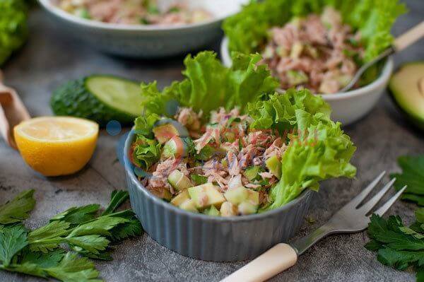 Gezonde Koolhydraatarme Salade Met Tonijn uit Blik (Lekker Recept)